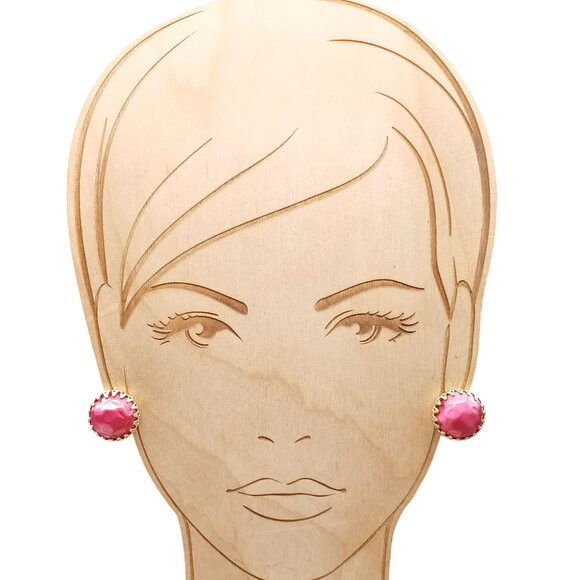 Vintage Gold-Tone Clip-On Earrings with Magenta Cabochon Center - Picture 3 of 4